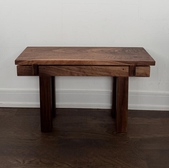temple’s bench, size small, walnut